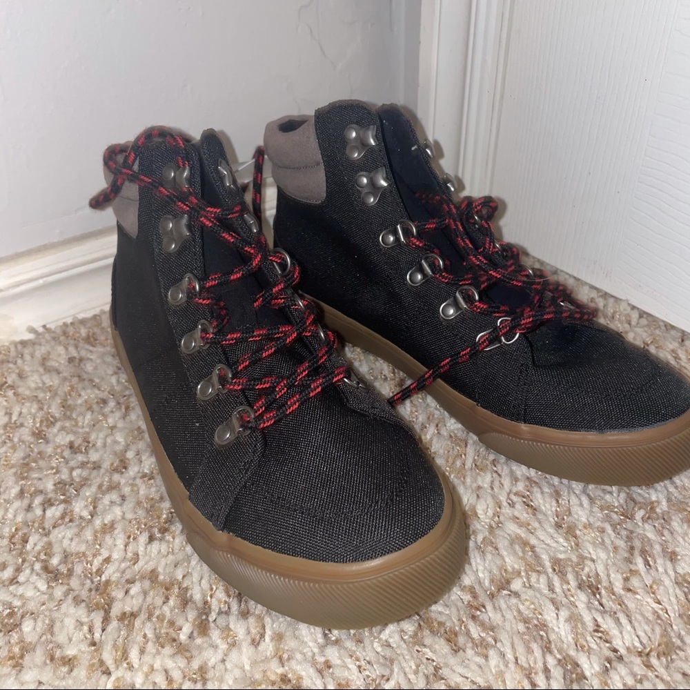 Boys Old Navy Shoes!!! Size 6!!! New with tags!!!